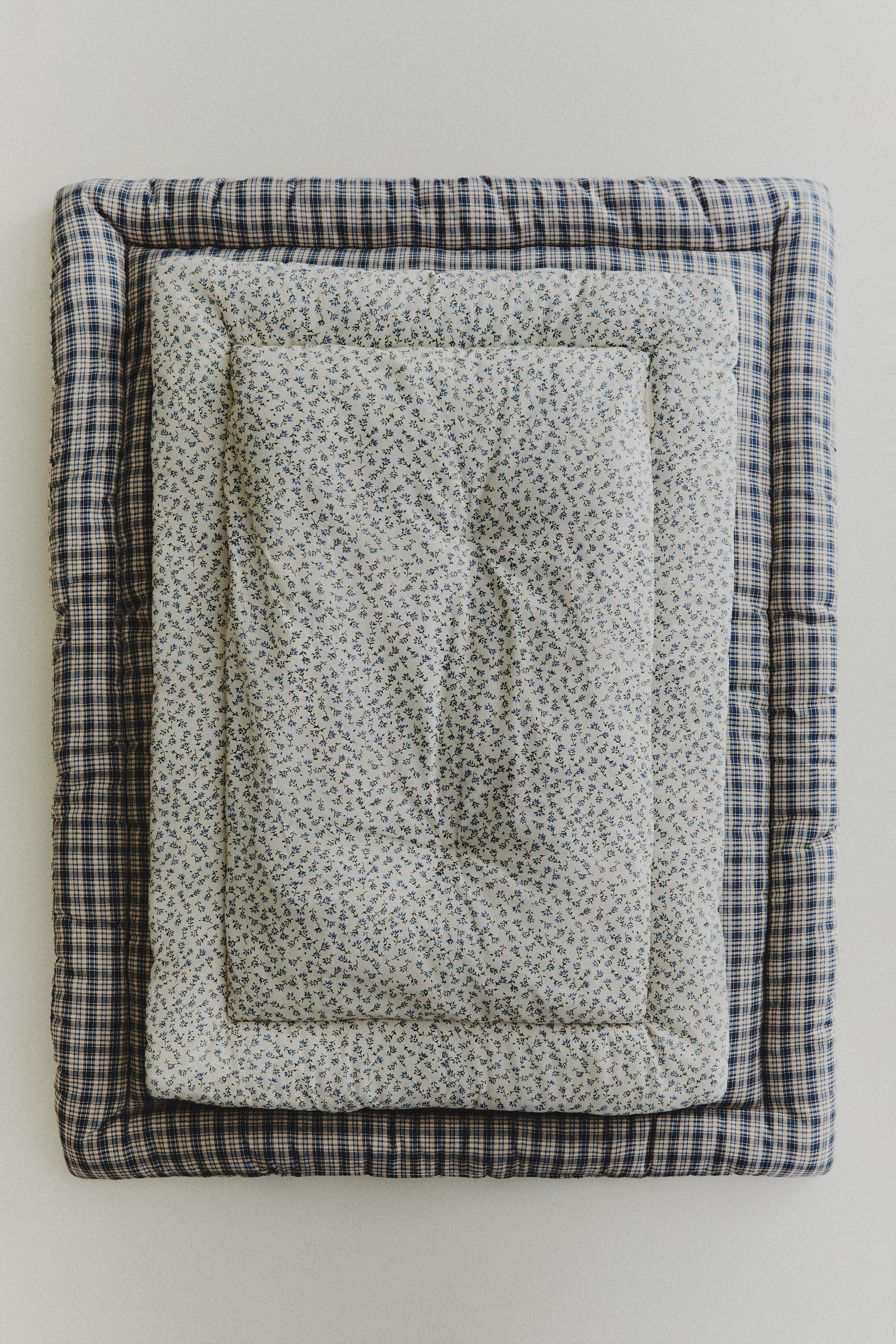 SURMATELAS CARREAUX ET FLEURS ANIMAUX DE COMPAGNIE